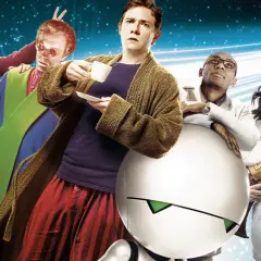 Postacie z filmu "Autostopem przez galaktykę" w kosmicznej scenerii. Arthur Dent z herbatą, Ford Prefect, Zaphod Beeblebrox, Trillian i Marvin.