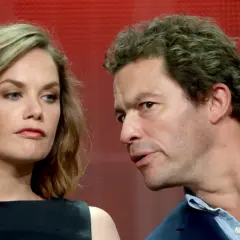 Ruth Wilson w serialu, który odkrywa tajemnicę kobiety w ścianie. Recenzja SkyShowtime