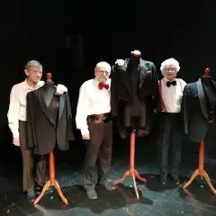 Teatr z udziałem seniorów: jak starsi aktorzy odnajdują się na scenie