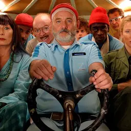 Ekipa z filmu "Podwodne życie ze Stevem Zissou" Wesa Andersona, gotowa na przygodę.