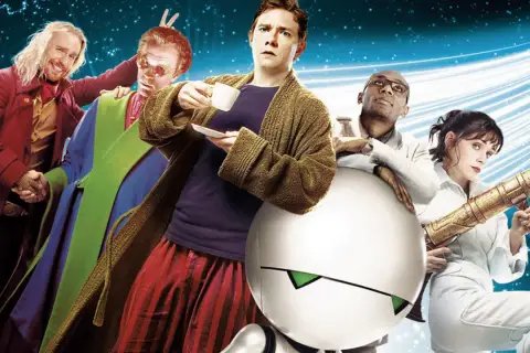 Postacie z filmu "Autostopem przez galaktykę" w kosmicznej scenerii. Arthur Dent z herbatą, Ford Prefect, Zaphod Beeblebrox, Trillian i Marvin.