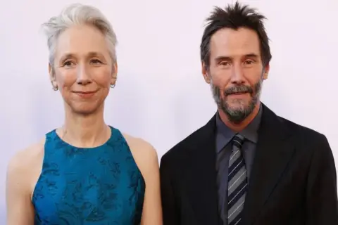Keanu Reeves z żoną Alexandrą Grant na czerwonym dywanie.