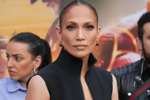 Jennifer Lopez, gwiazda wielu filmów, na premierze.