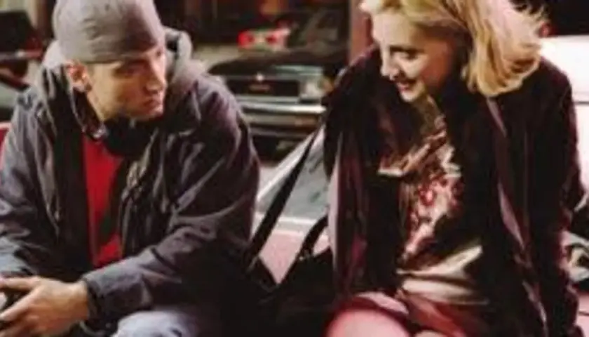 Brittany Murphy i Eminem w scenie z filmu "8. Mila".