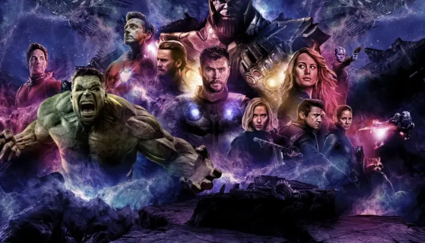 Plakat z filmów Marvela: Hulk, Iron Man, Thor, Kapitan Ameryka i inni bohaterowie walczą z Thanosem. Chris Evans jako Kapitan Ameryka w centrum.