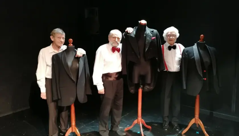Teatr z udziałem seniorów: jak starsi aktorzy odnajdują się na scenie