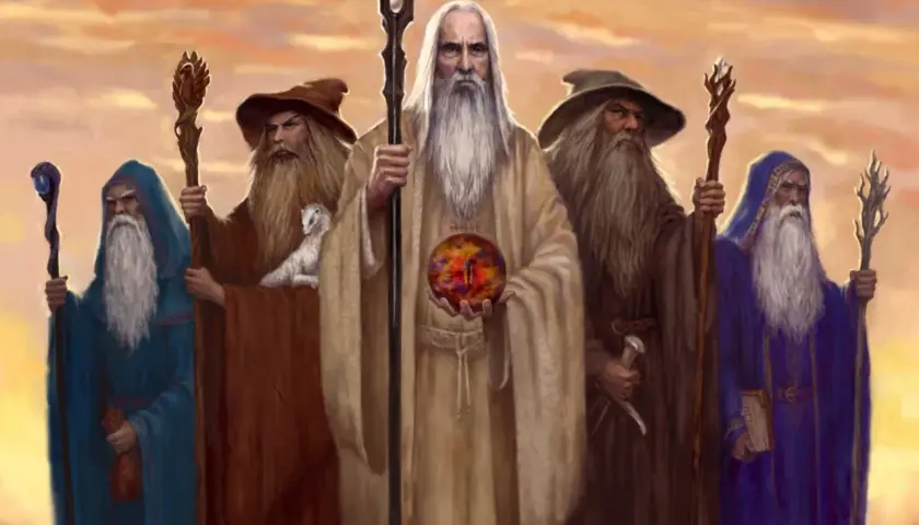 Pięciu czarodziejów, w tym Gandalf, stoi razem, trzymając magiczne kule i kostury.
