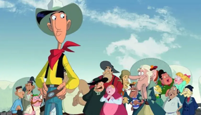 Lucky Luke stoi na czele grupy postaci z kreskówki, wśród nich są kowboje i mieszkańcy miasteczka.