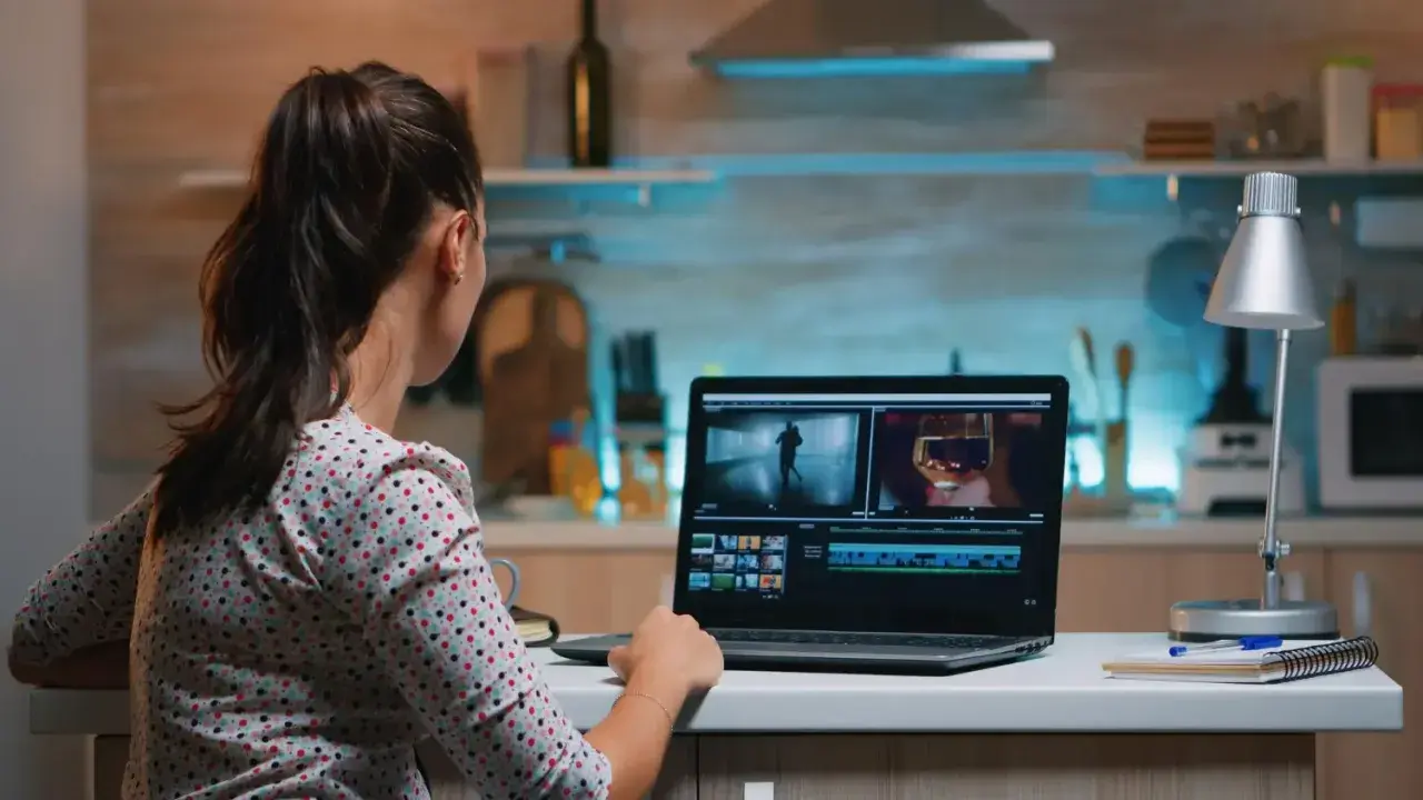 Na czym oglądać filmy w internecie? Oto najlepsze platformy i porady